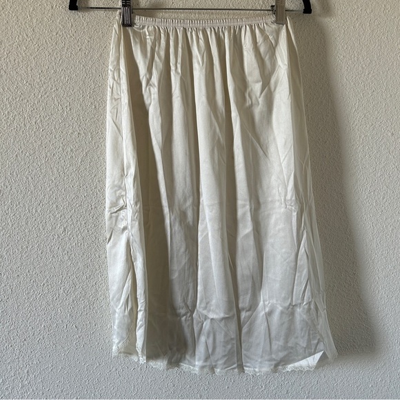Vintage Midi Slip Skirt Fits Women’s Small Ivory Pullon Dainty Feminine Layer - Picture 4 of 5